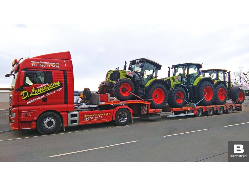 Semi-Remorque Max Trailer Max110 transportant des tracteurs